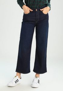 Hoe valt een flared jeans